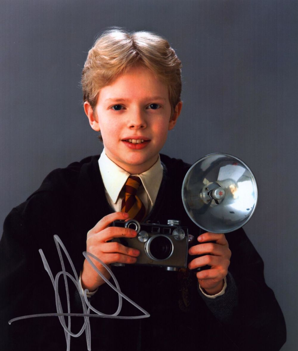 Lot 177: Hugh Mitchell signed Harry Potter 10x8 inch colour...