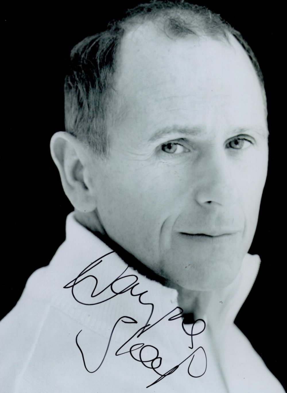 Lot 327: Wayne Sleep signed Black and White Photo 10x8...