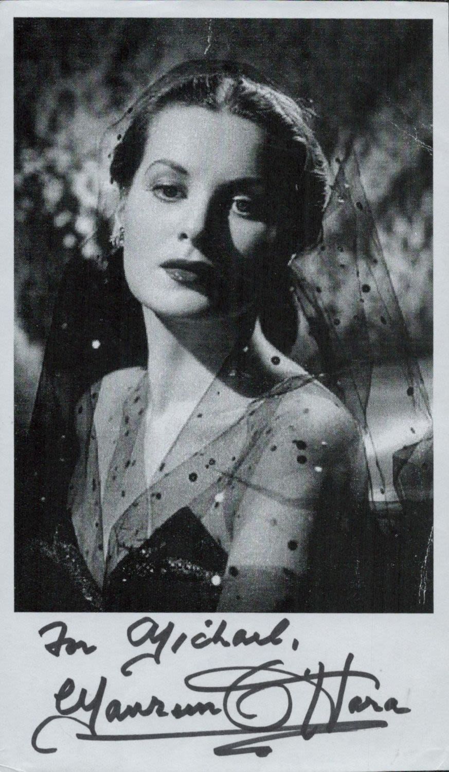 Lot 718: Maureen O'Hara signed 6x4inch black and white photo....