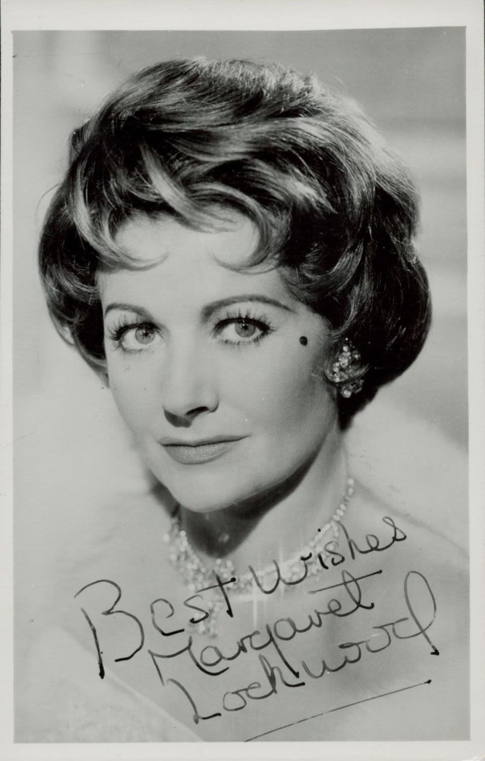 Lot 722: Margaret Lockwood signed 6x4inch black and white photo....