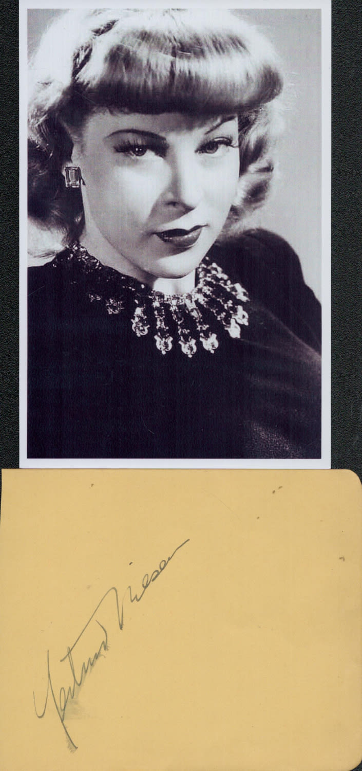 Lot 727: Gertrude Niesen signed album page with unsigned photo....