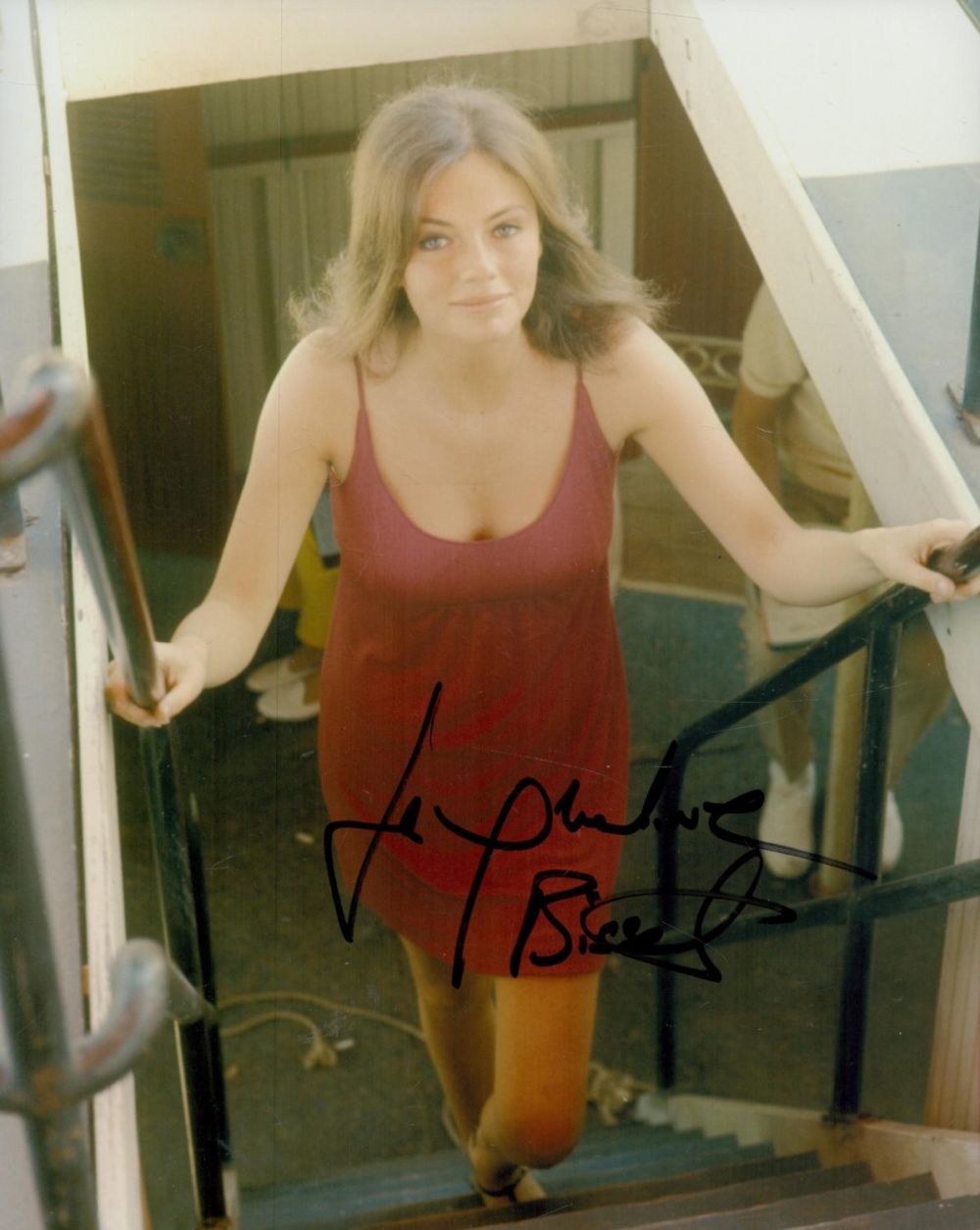 Lot 57: Jaqueline Bisset signed 10x8 inch colour photo. Good...