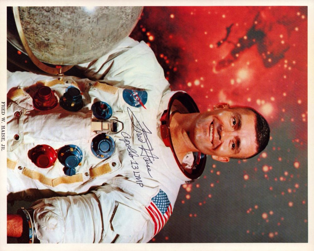 Lot 154: Fred Haise signed 10x8 inch original NASA colour...