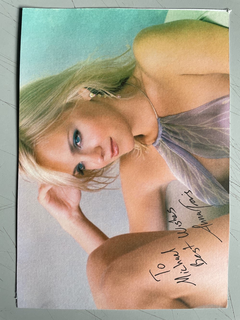 Lot 153: Anna Faris Popular American Actress 7x5 inch signed...