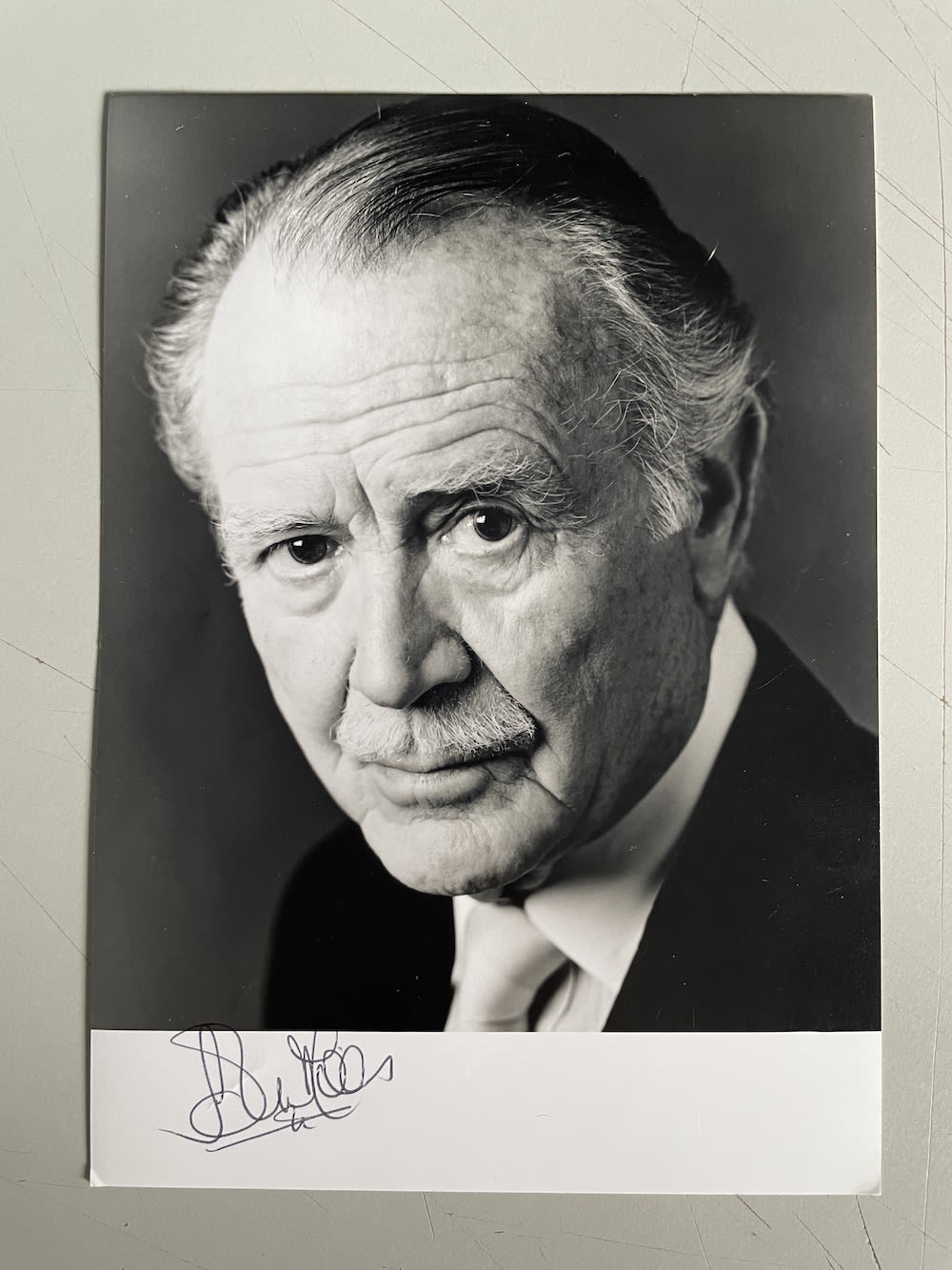 Lot 161: John Mills Legendary British Actor 6x4 inch signed...