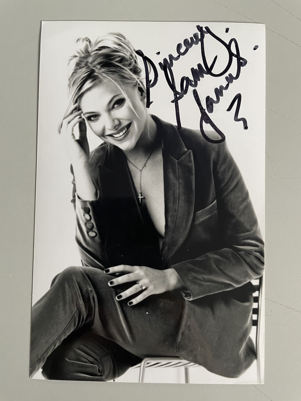 Lot 223: Samantha Janus Popular British Actress 6x4 inch signed...