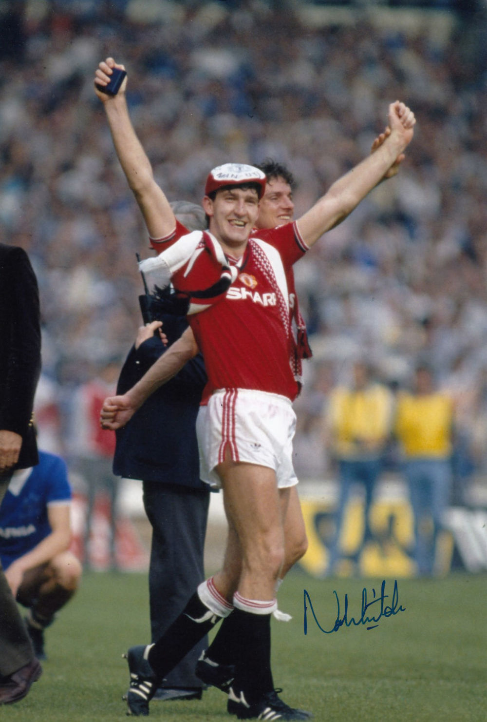 Lot 311: Autographed NORMAN WHITESIDE 12 x 8 photo :...