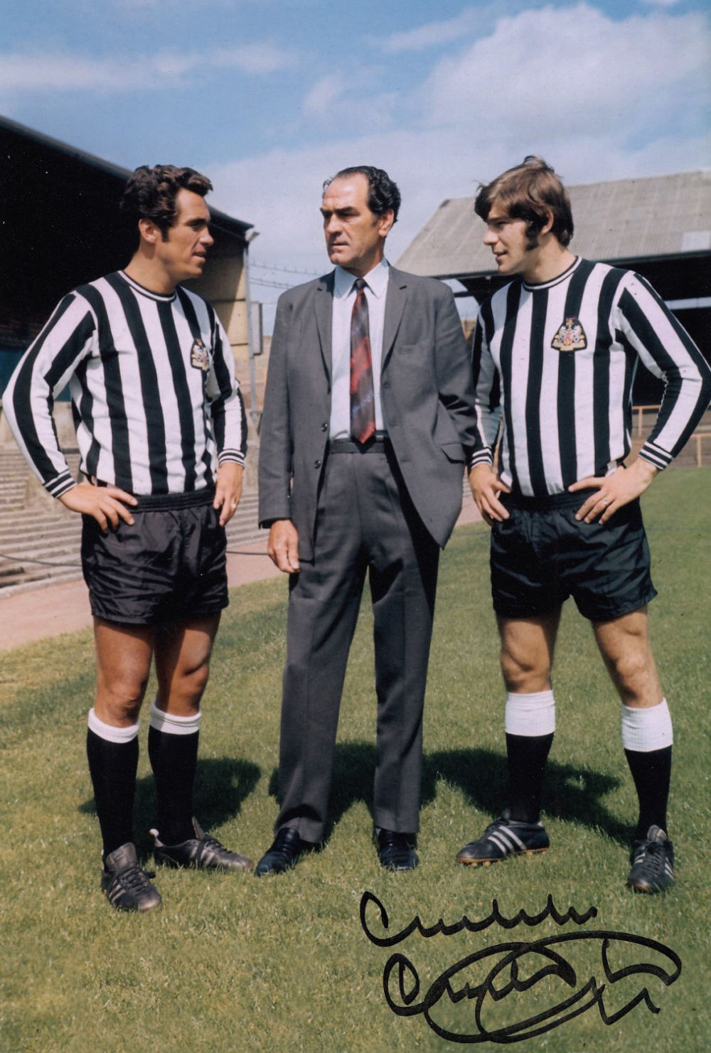 Lot 312: Autographed MALCOLM MacDONALD 12 x 8 photo :...