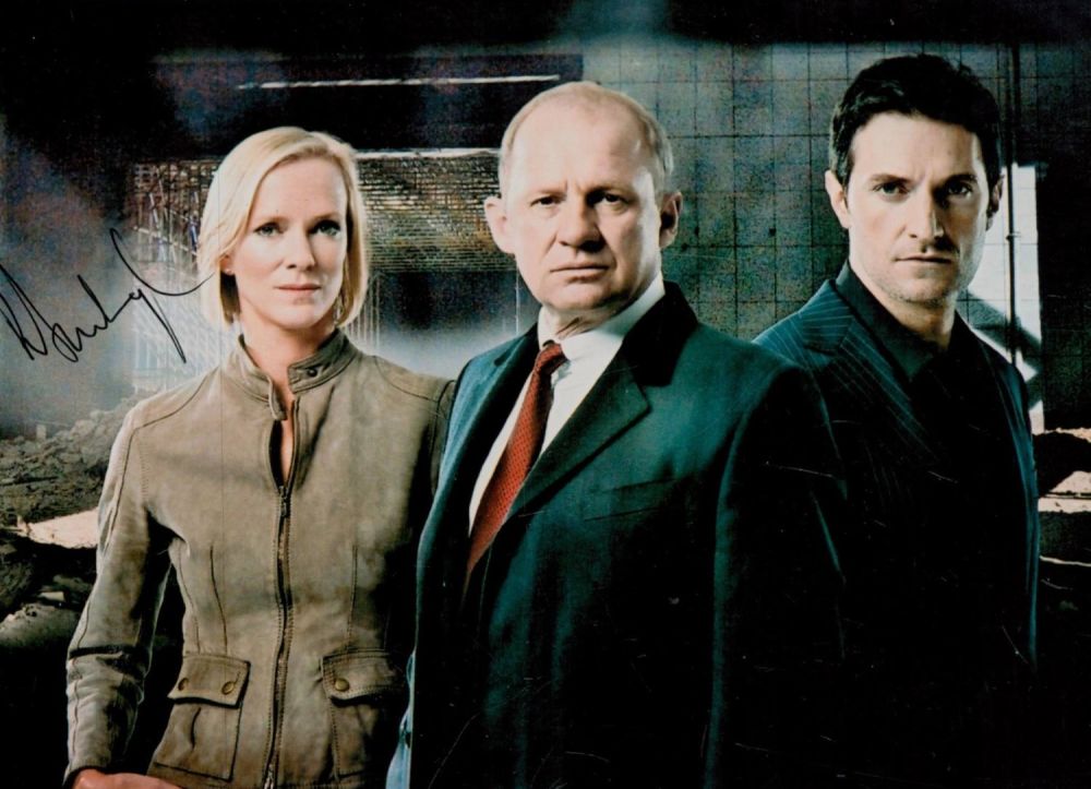 Lot 136: Tv and film. Hermione Norris (Spooks) Signed 7...
