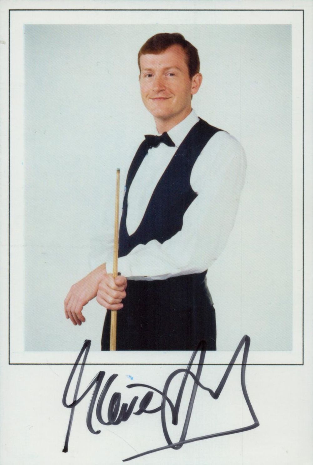 Lot 199: Steve Davis OBE signed colour photo. An English...