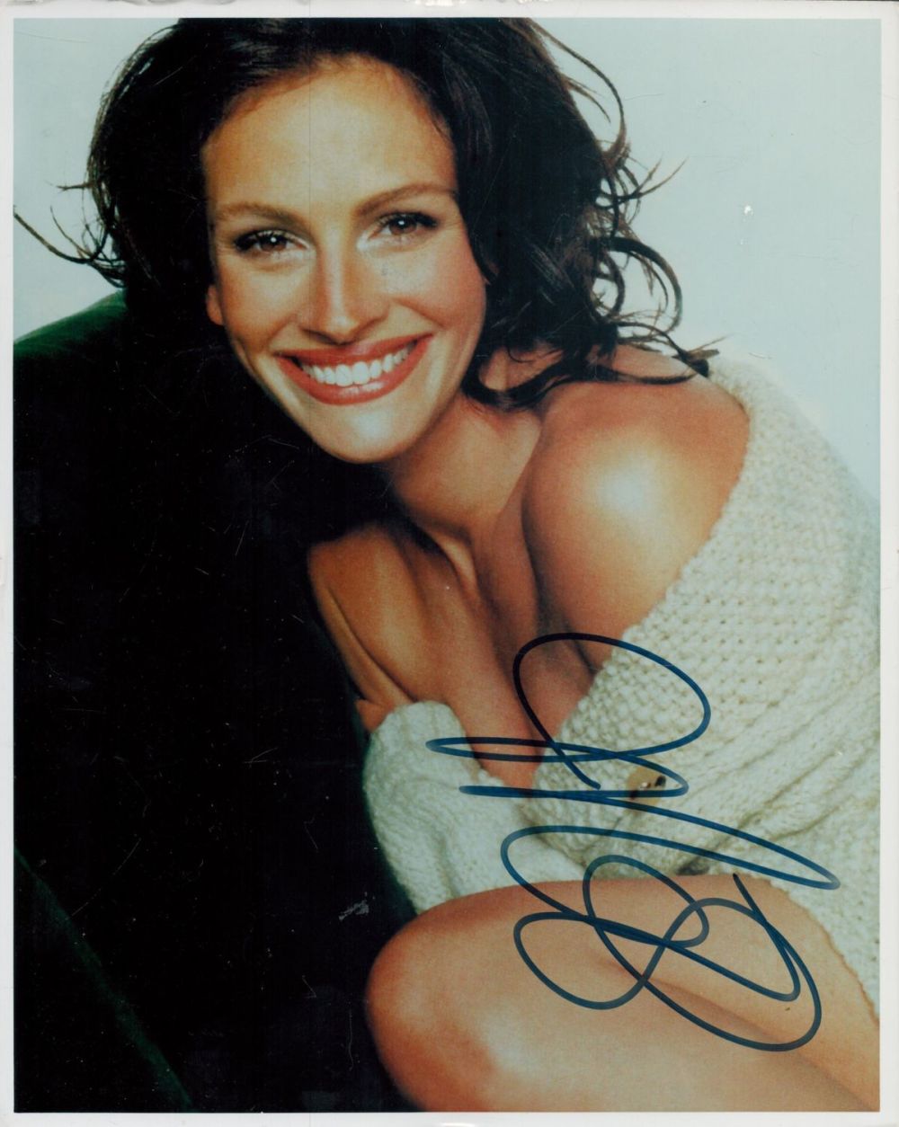 Lot 52: Julia Roberts signed 10x8 inch colour photo. Good...