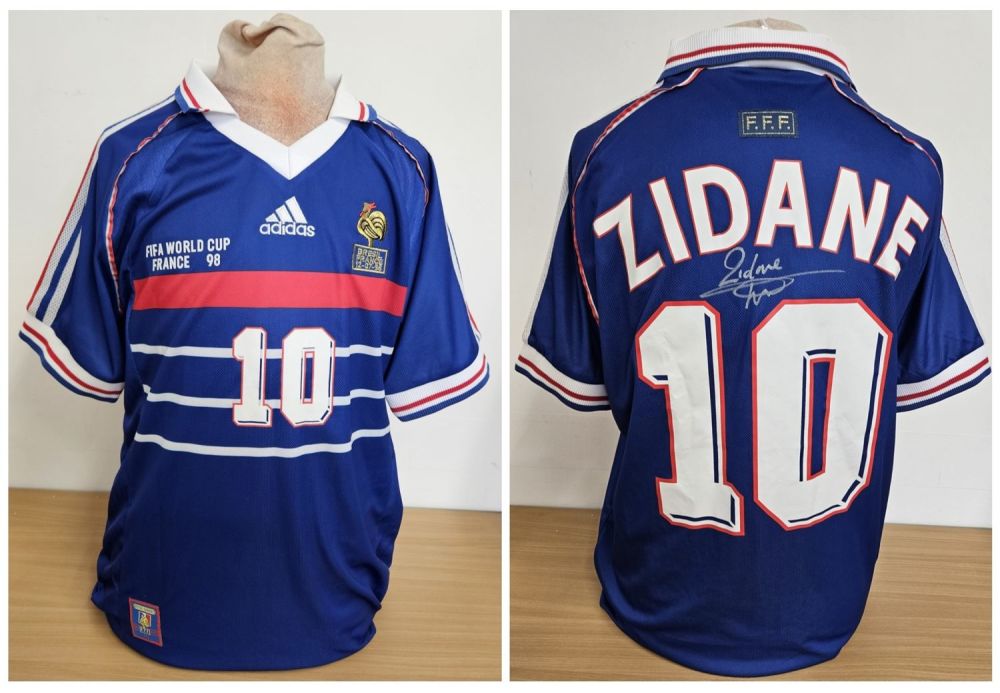 Lot 213: Football Zinedine Zidane signed France FIFA World Cup...