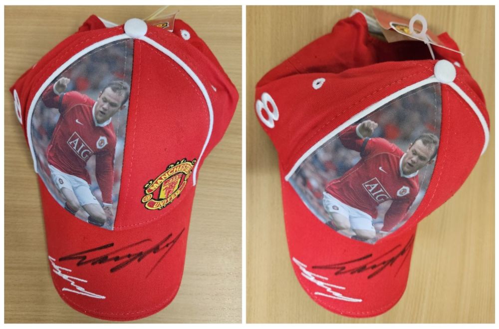 Lot 216: Football Wayne Rooney signed Manchester United number 8...