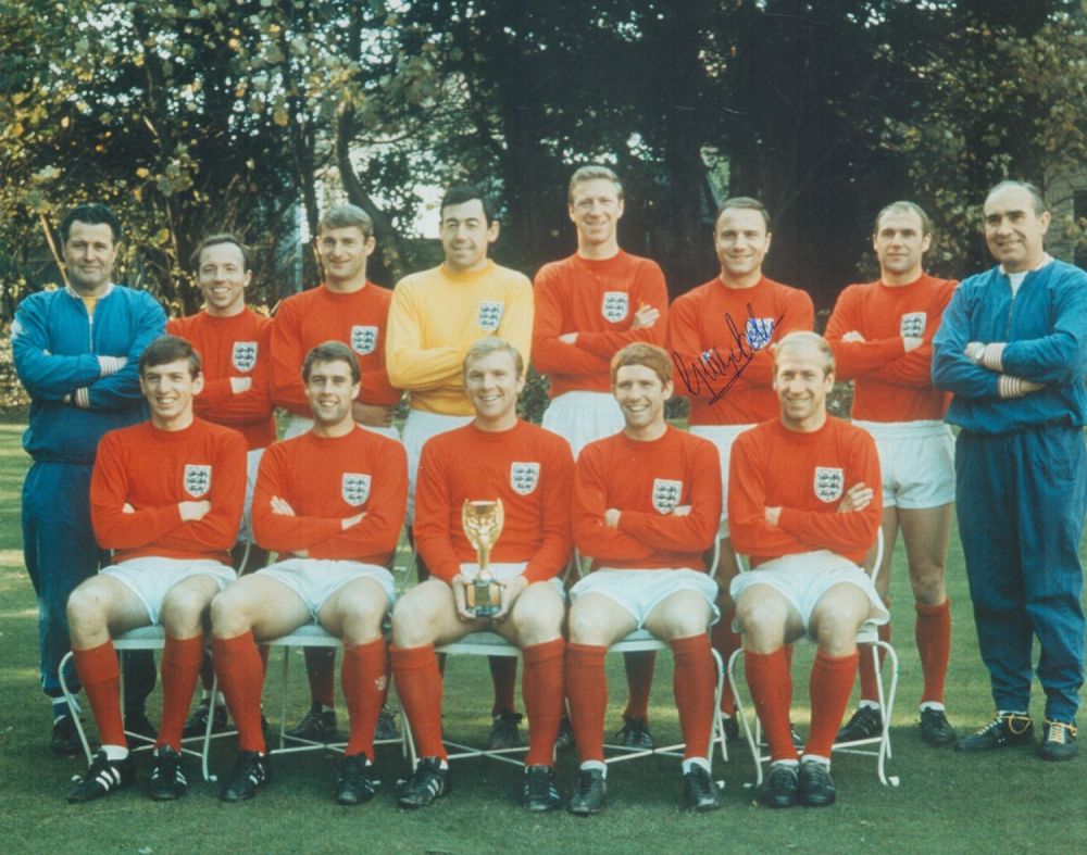 Lot 82: George Cohen signed 10x8 inch England 1966 world...