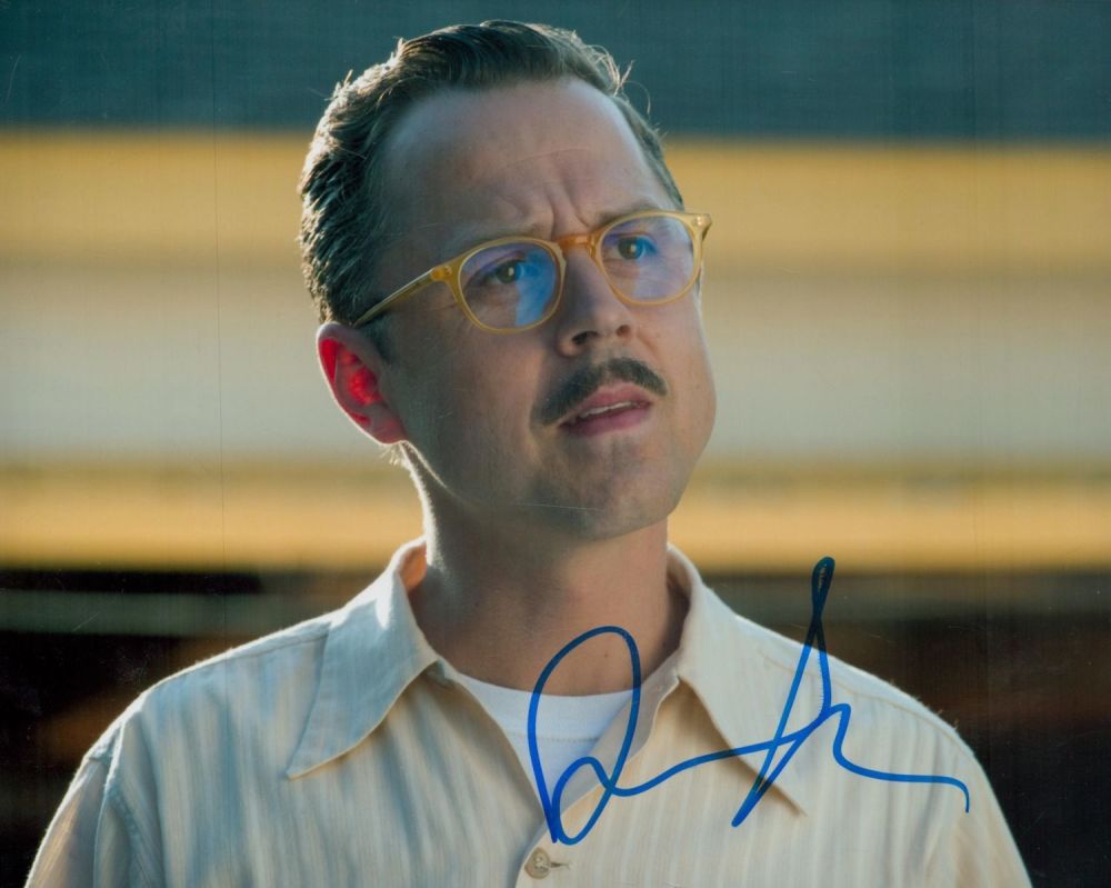 Lot 380: Giovani Ribisi signed 10x8 inch colour photo. Good...