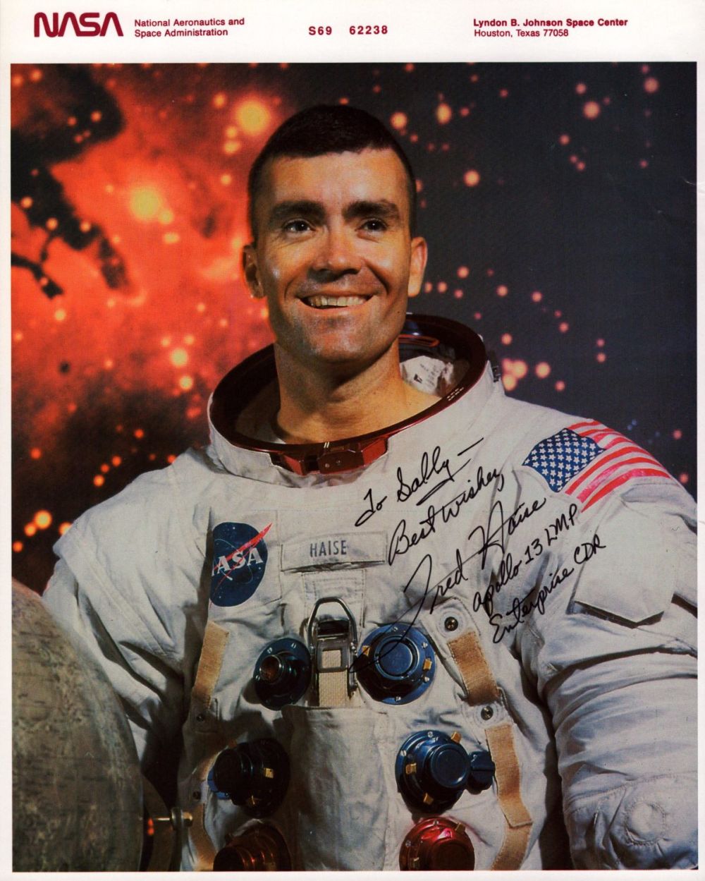 Lot 574: Fred Haise signed 10x8 inch original NASA colour...