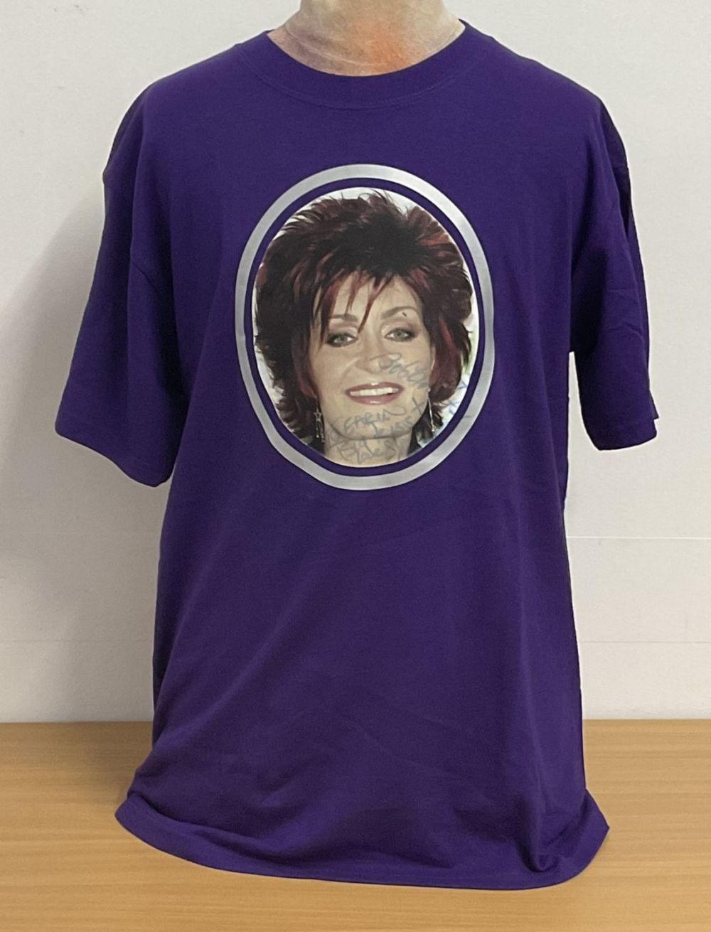 Lot 660: Sharon Osbourne and Bob Hoskins signed T-shirt worn...