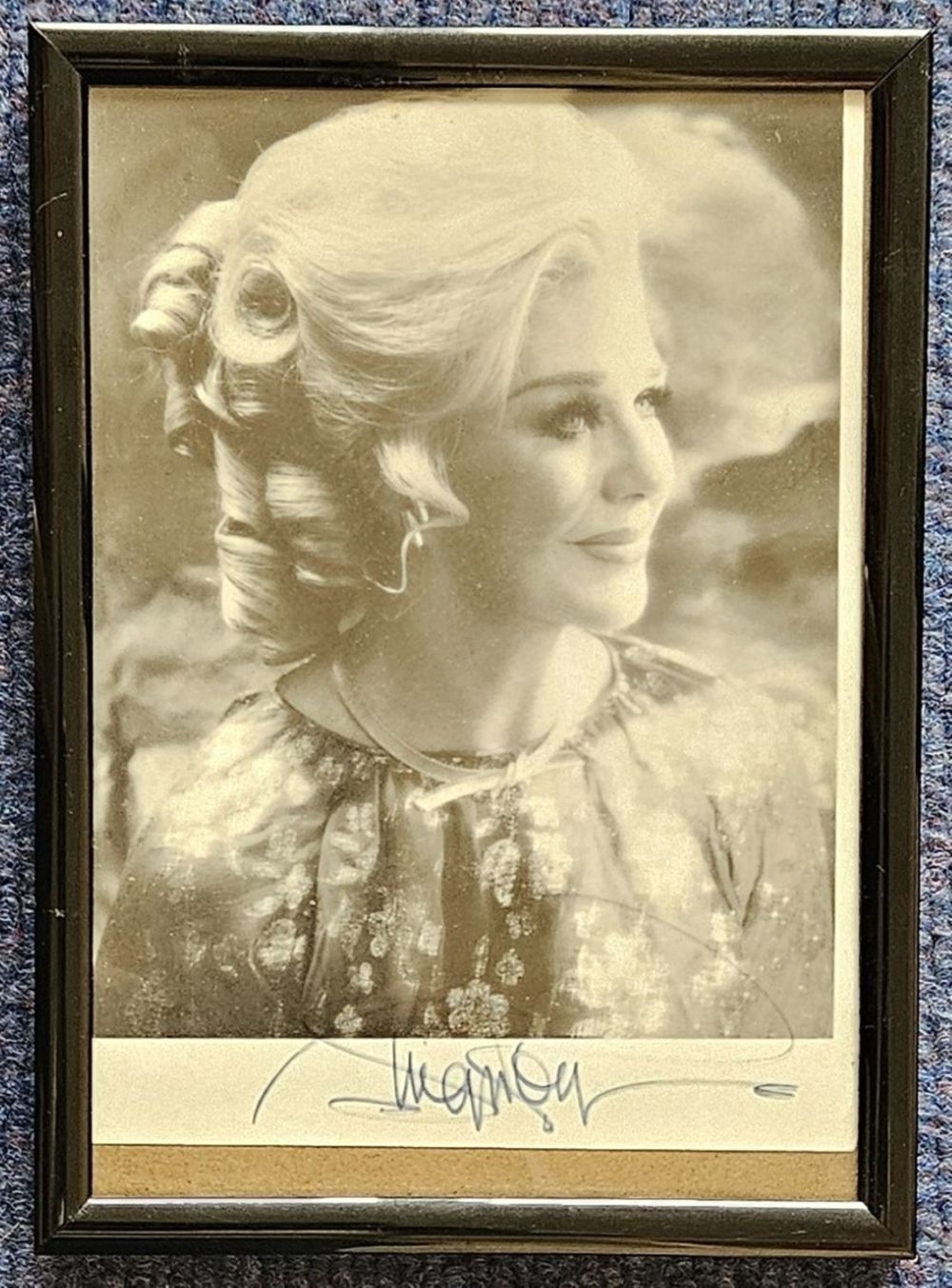 Lot 664: Ginger Rogers signed 7x5inch black and white photo....