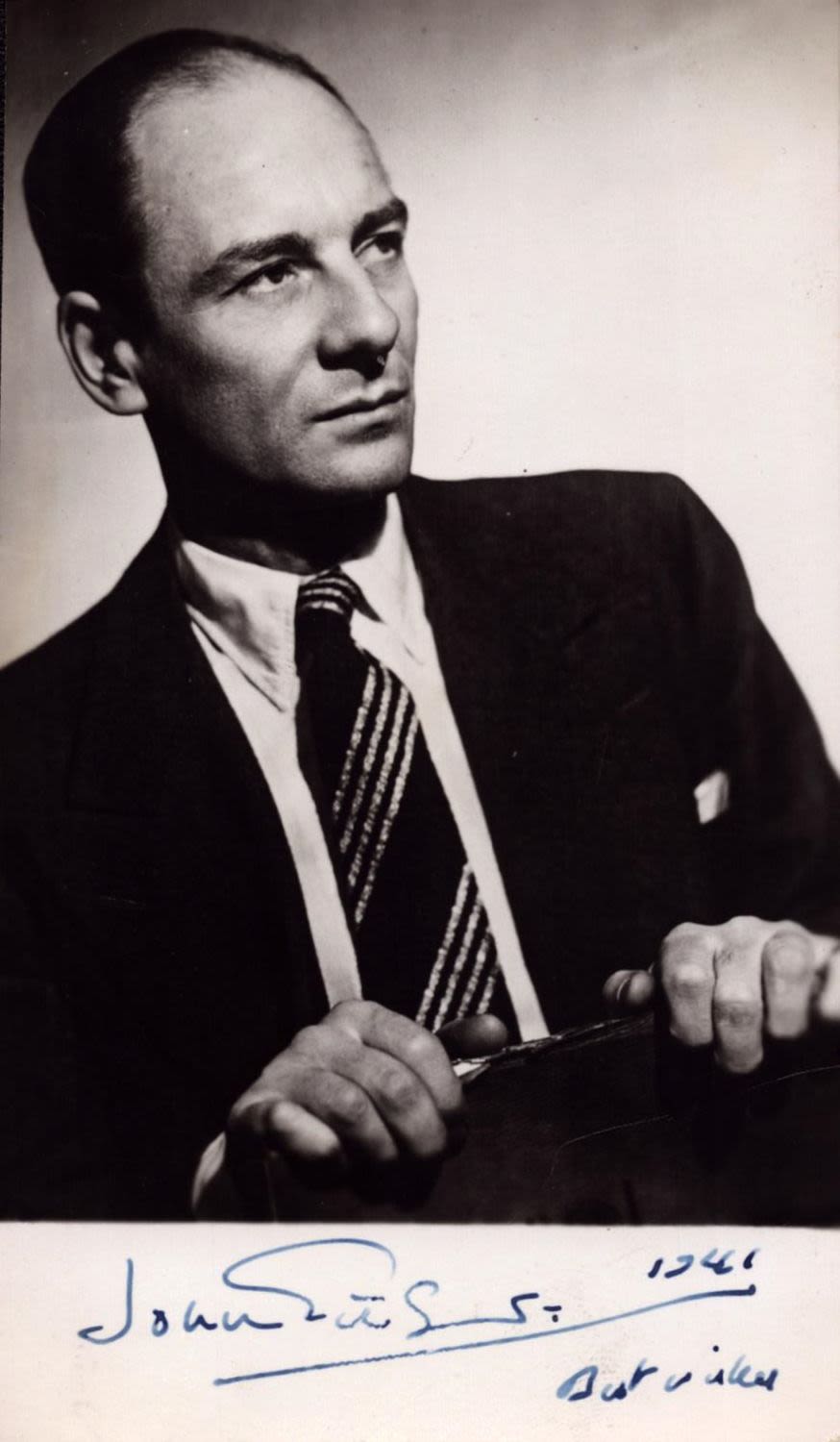 Lot 347: John Gielgud signed 5x3inch black and white photo....