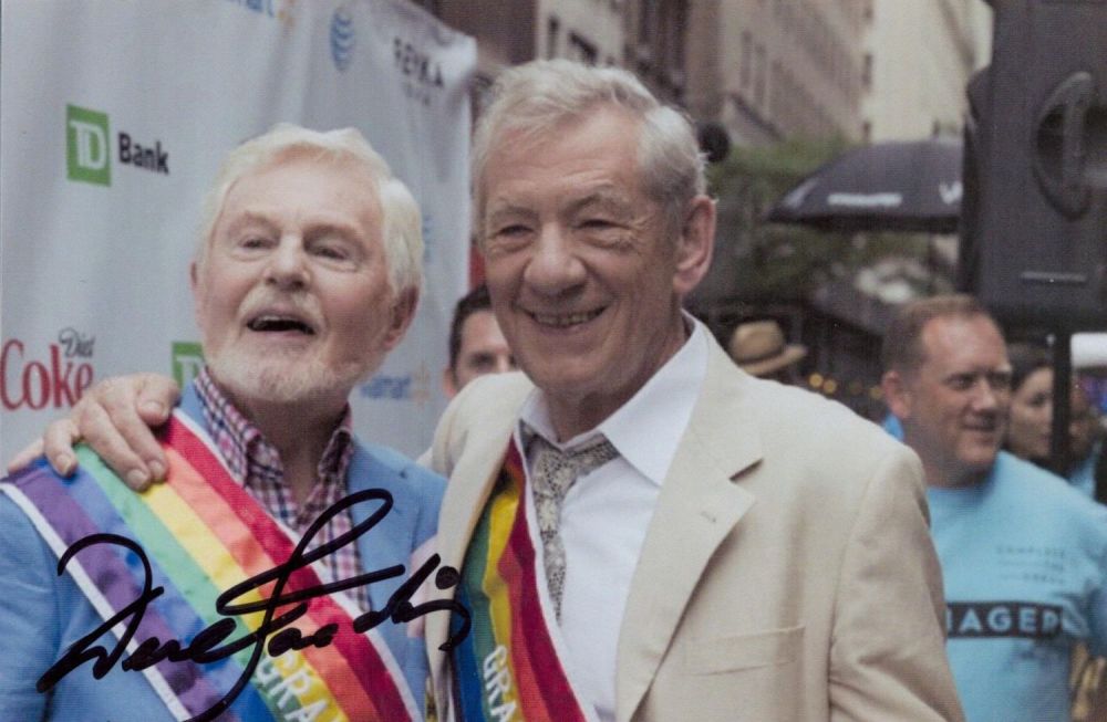 Lot 290: Sir Derek Jacobi signed 6x4inch colour photo. British...