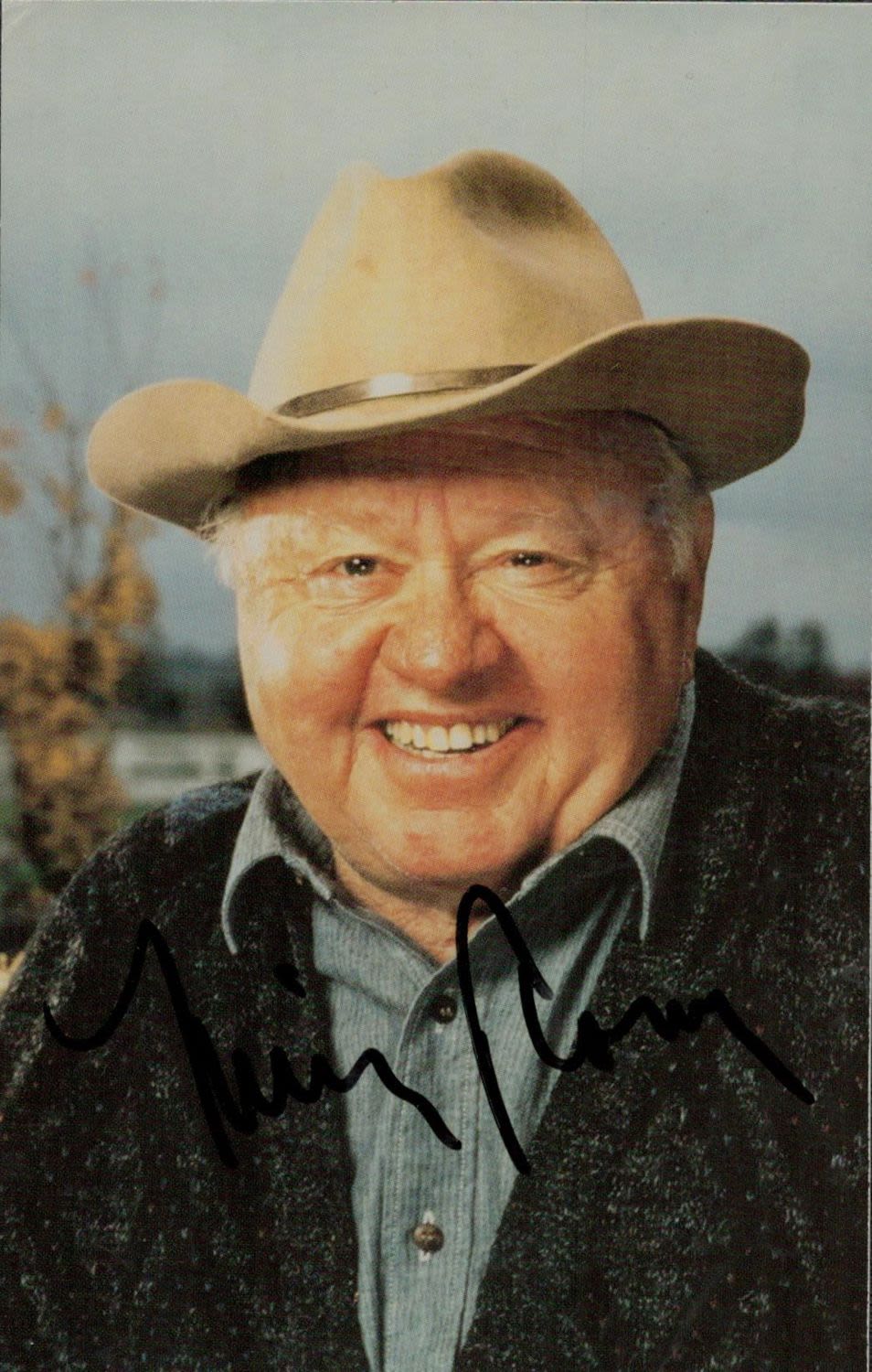 Lot 295: Mickey Rooney signed 6x4inch colour photo. American actor....