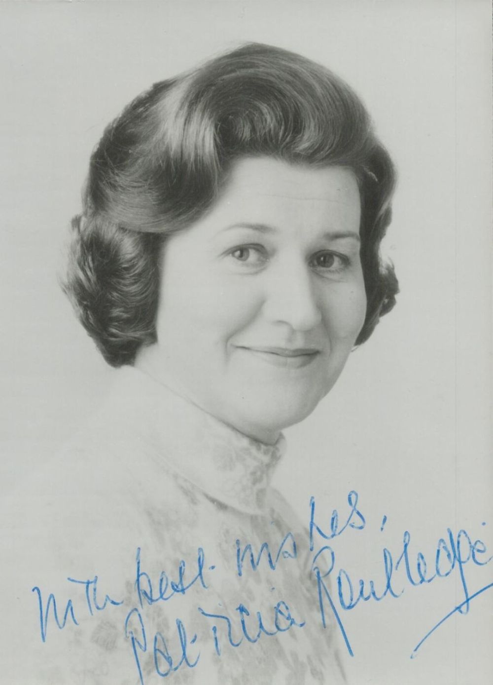 Lot 323: PATRICIA ROUTLEDGE signed 5x3inch early black and white...