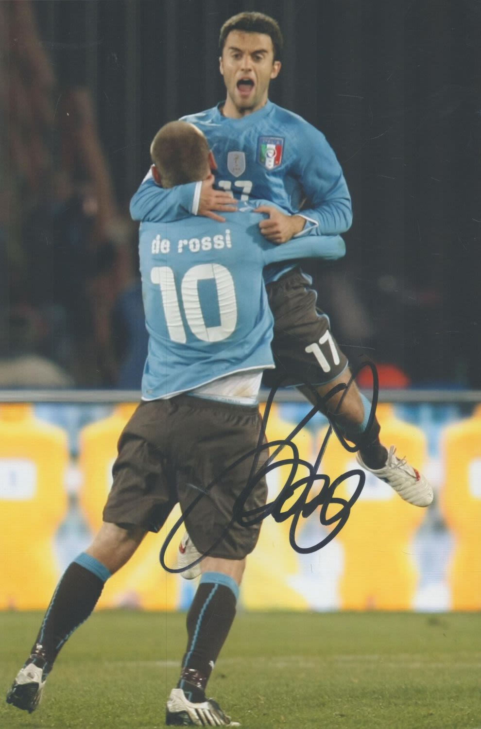 Lot 355: Daniele De Rossi Signed Italy 8x12 Photo. Good...