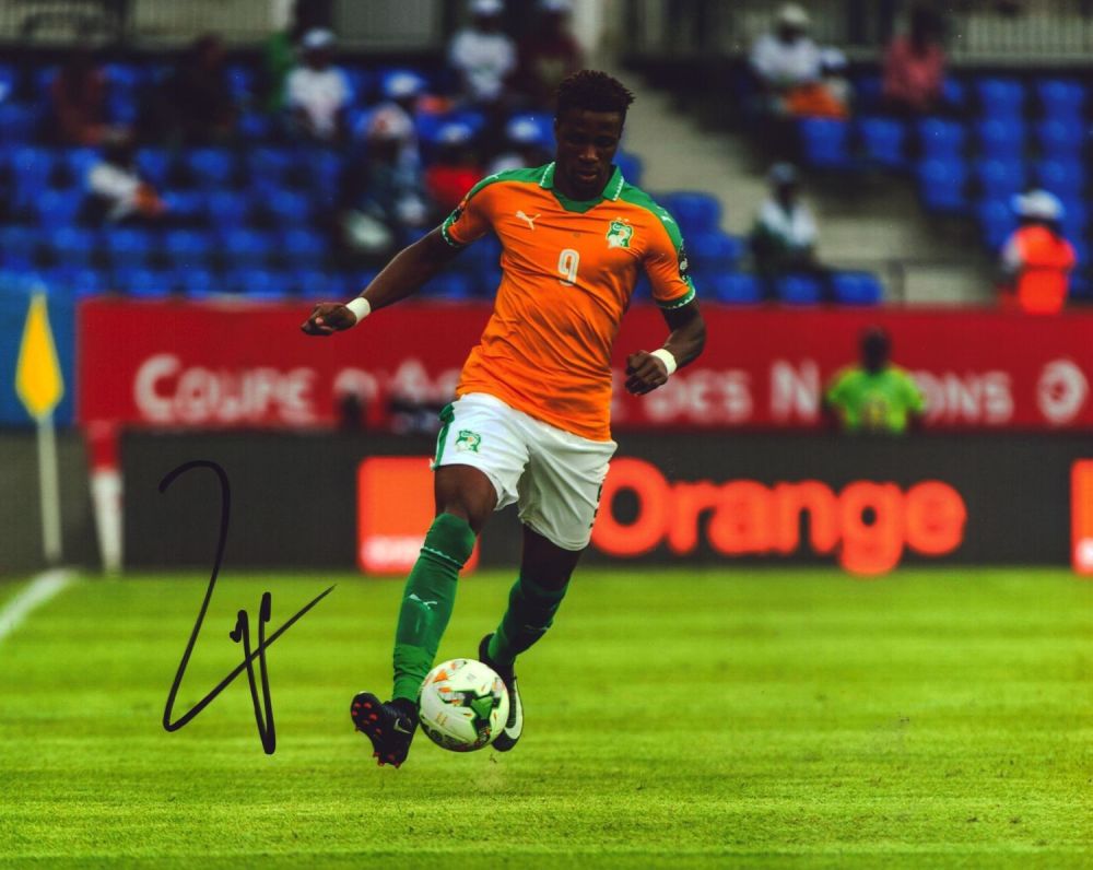 Lot 379: Football Wilfred Zaha signed 10x8 inch colour photo...
