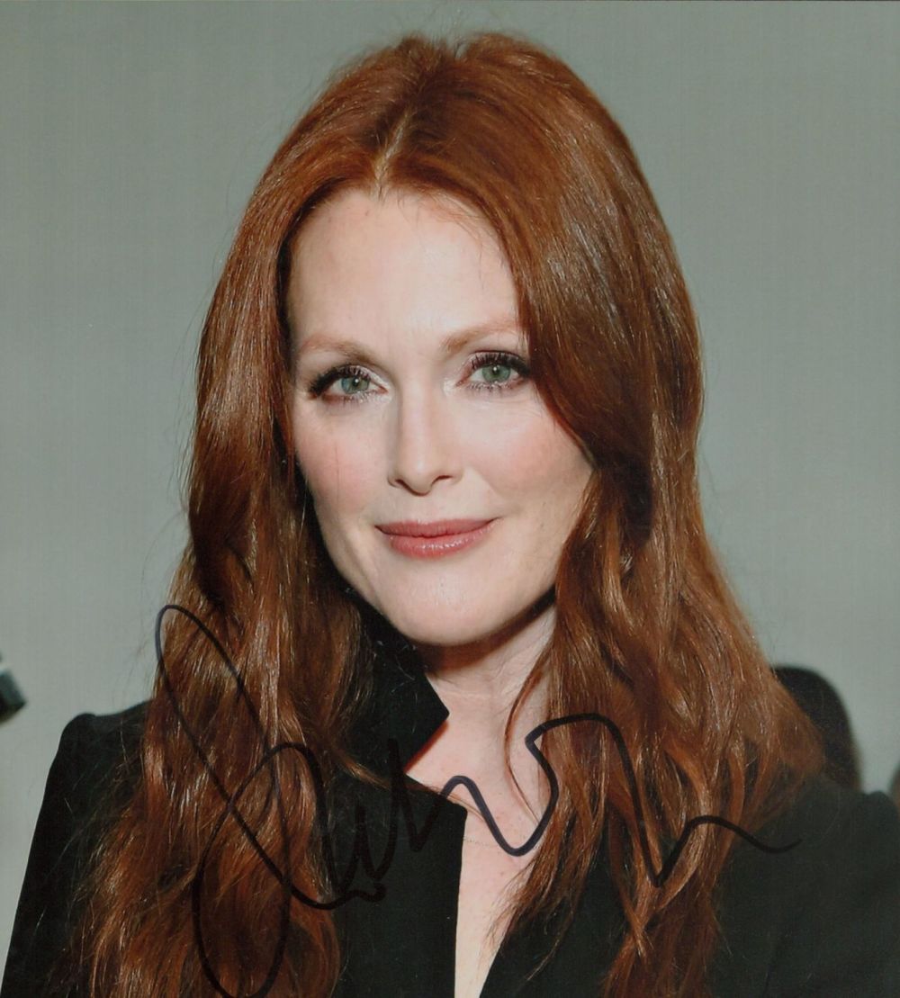 Lot 140: Julianne Moore signed 10x8 inch colour photo. Good...