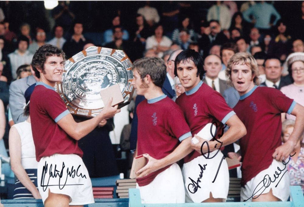 Lot 202: Autographed Burnley 12 X 8 Photo : Col,...