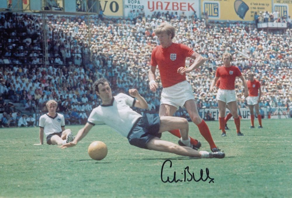 Lot 206: Autographed Colin Bell 12 X 8 Photo :...