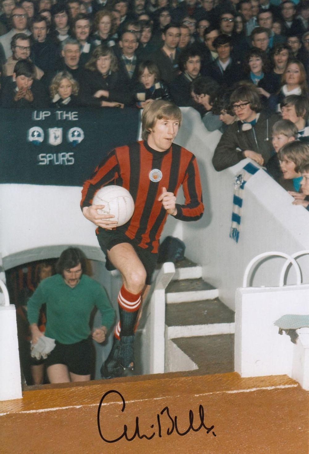 Lot 212: Autographed Colin Bell 12 X 8 Photo :...