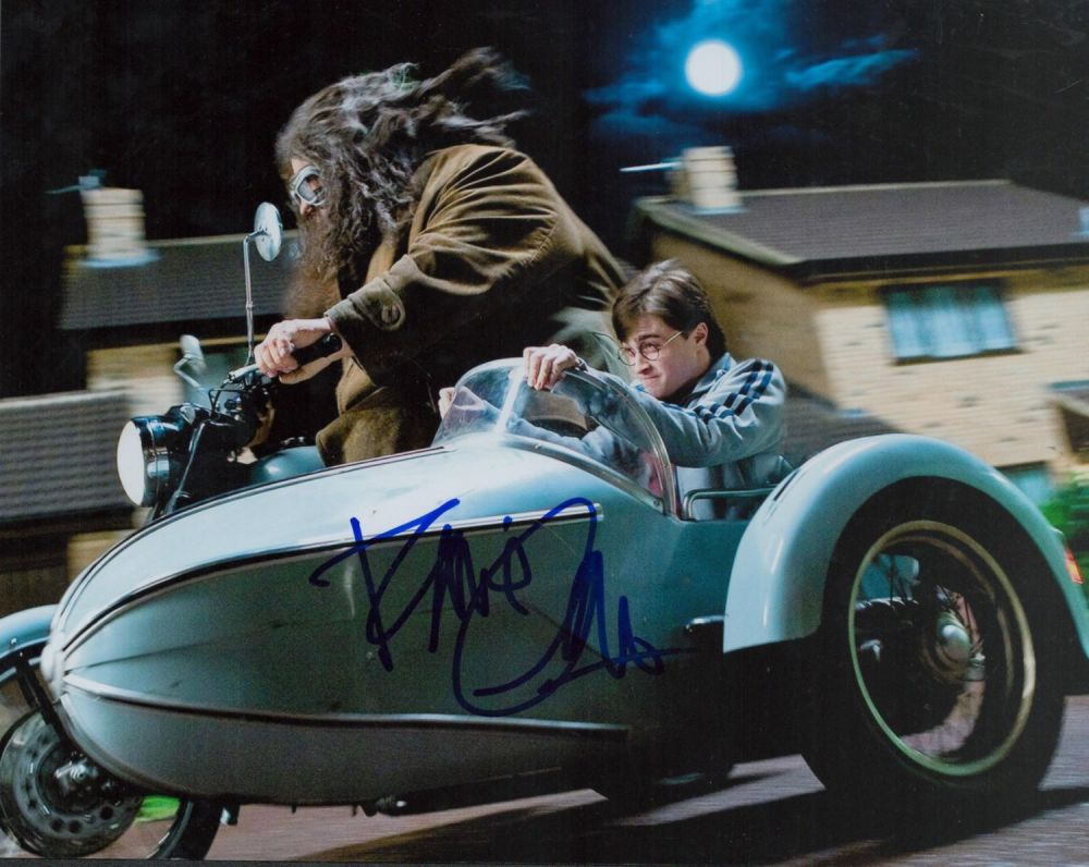 Lot 256: Robbie Coltrane signed 10x8 colour Harry Potter photo....