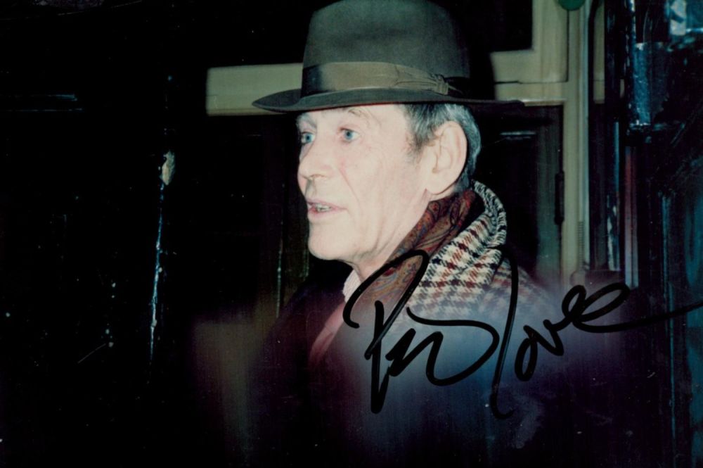 Lot 404: Peter O'Toole signed Colour Photo. 6x4 Inch. Good...