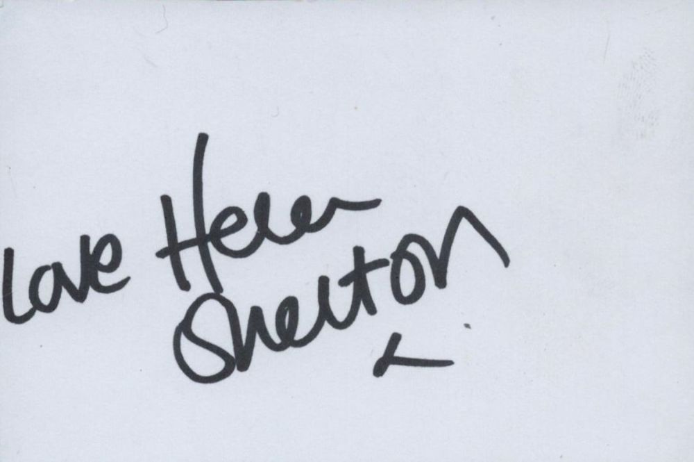Lot 412: Helen Skelton signed small Autograph Card. Approx. 3x2.5Inch....