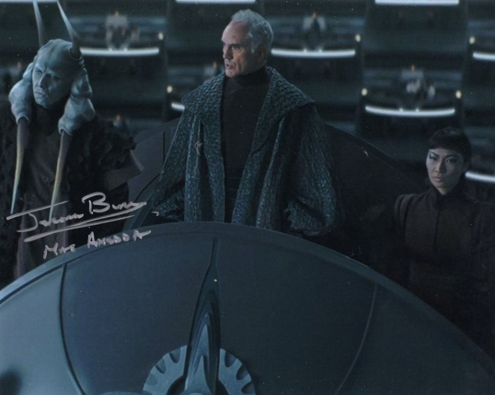 Lot 492: Star Wars The Phantom Menace 8x10 photo signed...