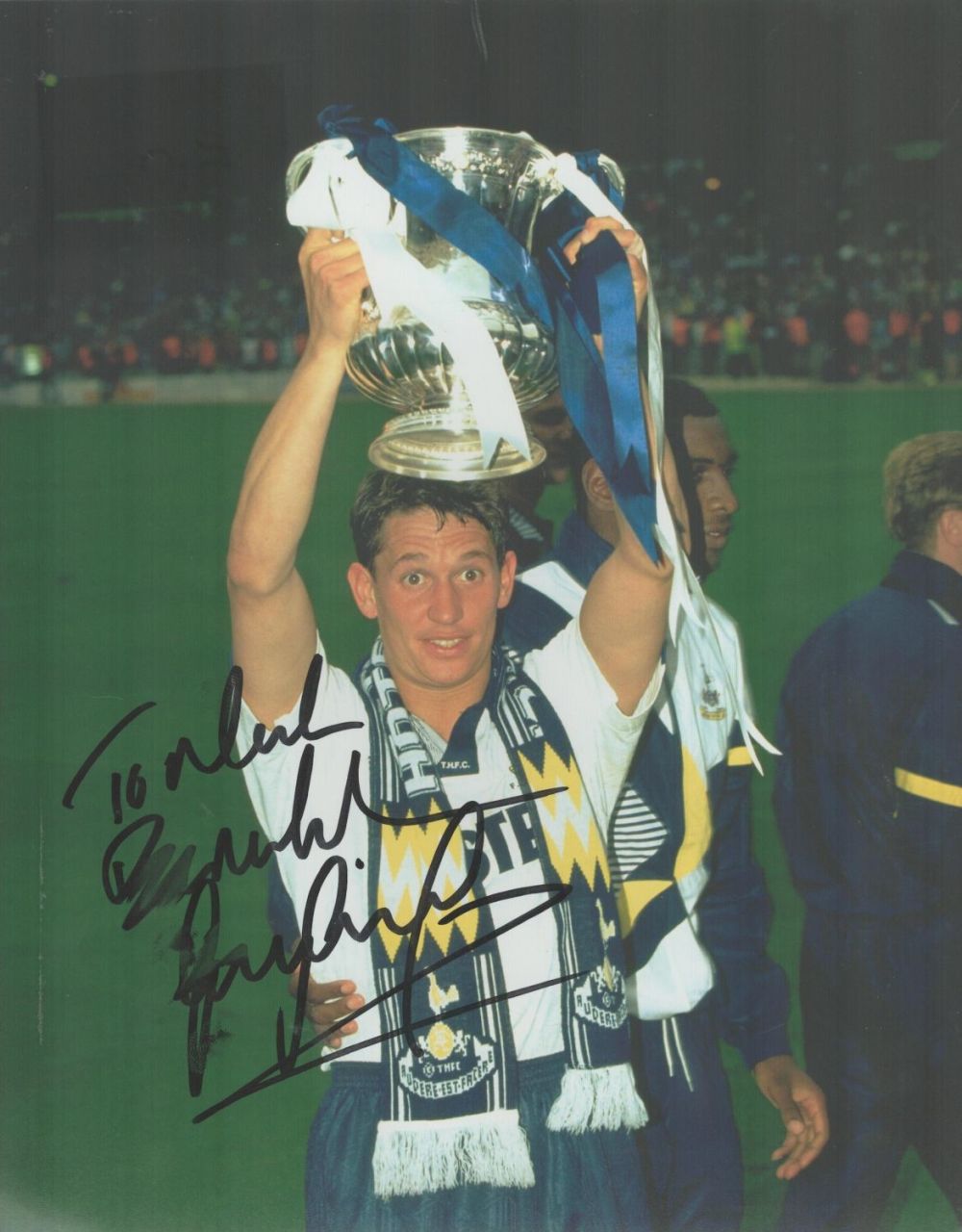 Lot 519: Gary Lineker signed 10x8 inch colour photo pictured...