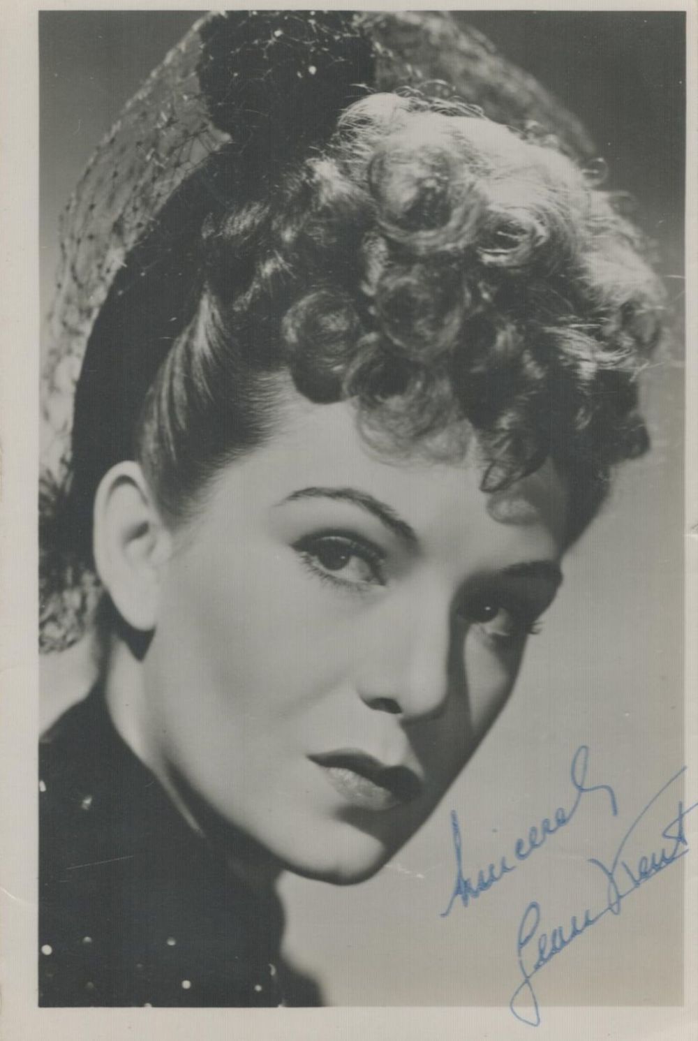 Lot 546: American Actress Jean Trent Signed 5x3 approx. Black...