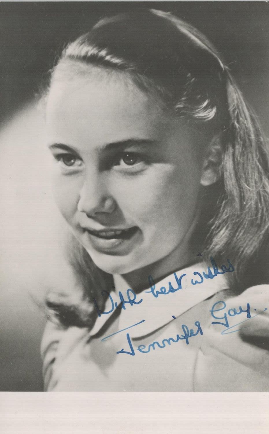 Lot 551: Actress Jennifer Gay Signed 5. 5x3. 5 Black...