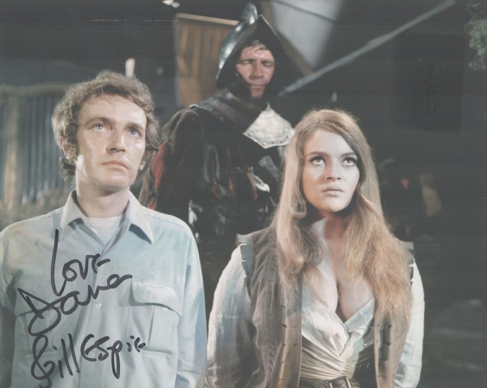 Lot 557: Dave Gillespie signed 10x8 colour photo. David Gillespie...