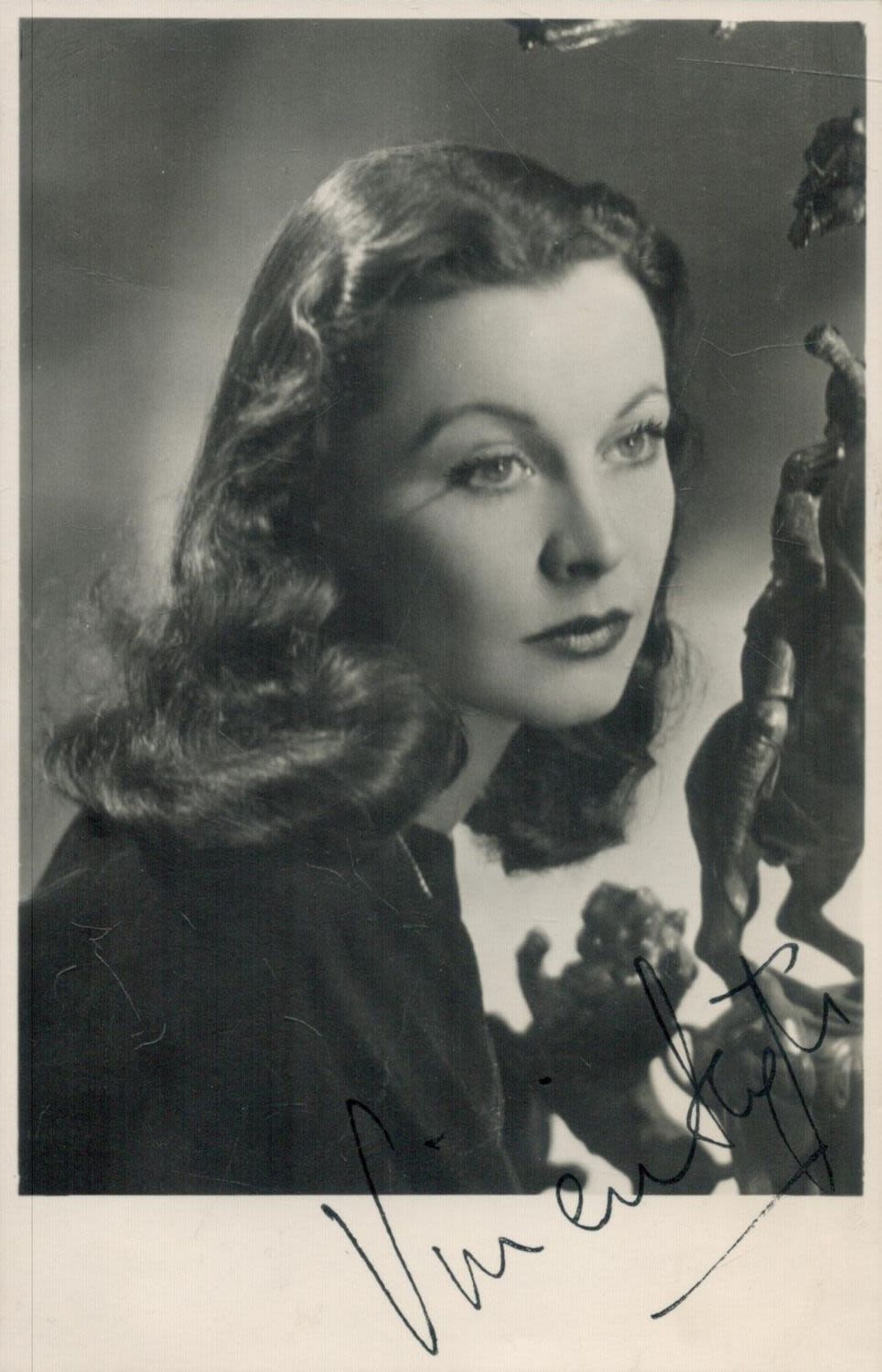 Lot 59: Vivien Leigh signed vintage 6x4 inch black and...