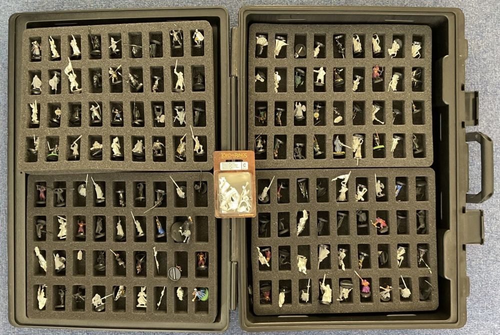 Lot 143: Lord of the Rings Warhammer collection. Over hundreds...
