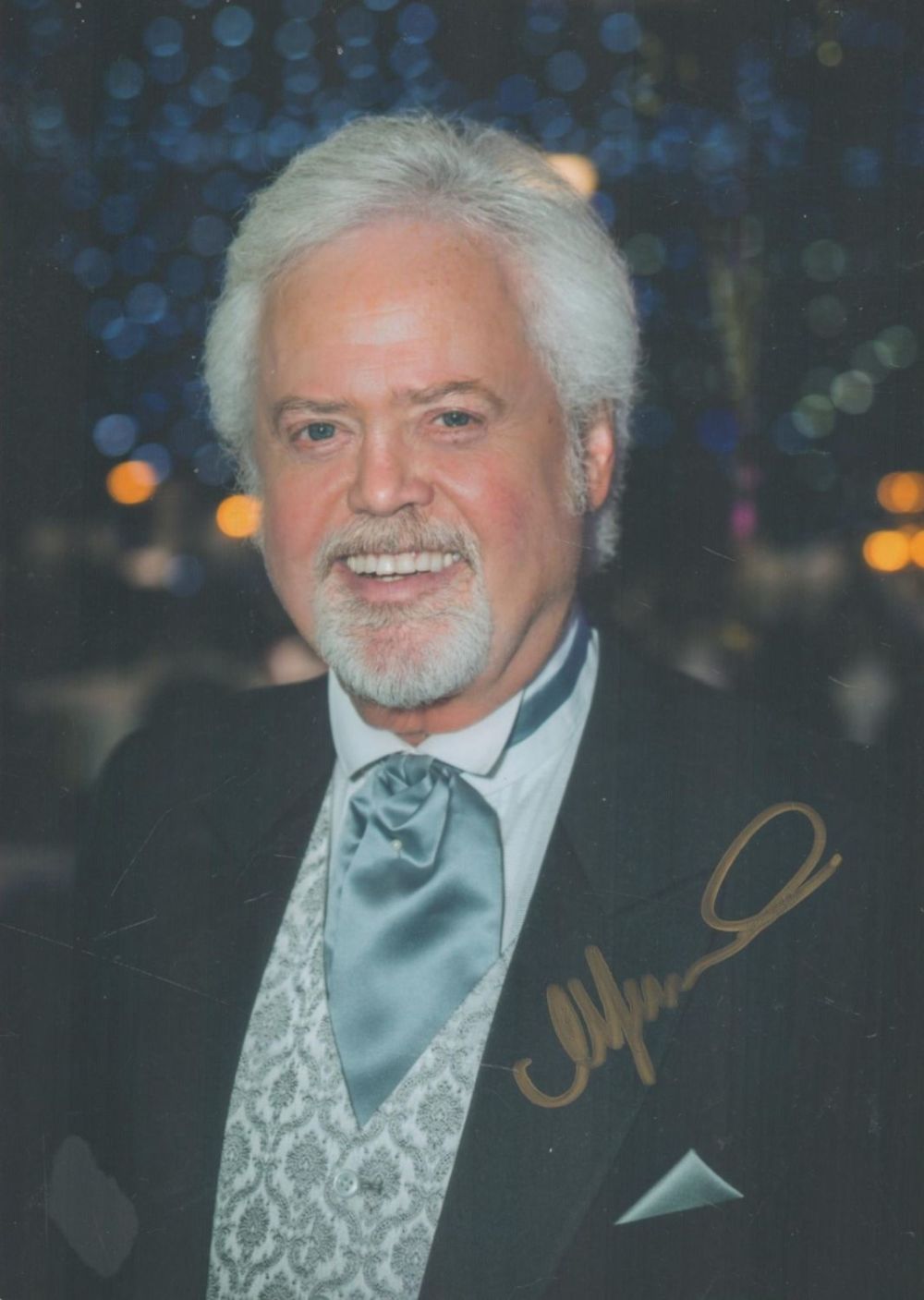 Lot 82: Roger Whittaker signed 6x4 colour photo. Whittaker is...