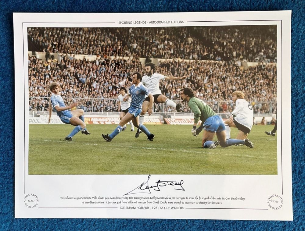 Lot 171: Ricardo Villa 16x12 signed Colour photo, Autographed Editions,...