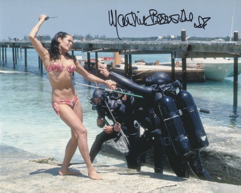 Lot 479: 007 James Bond movie Thunderball 8x10 inch photo...