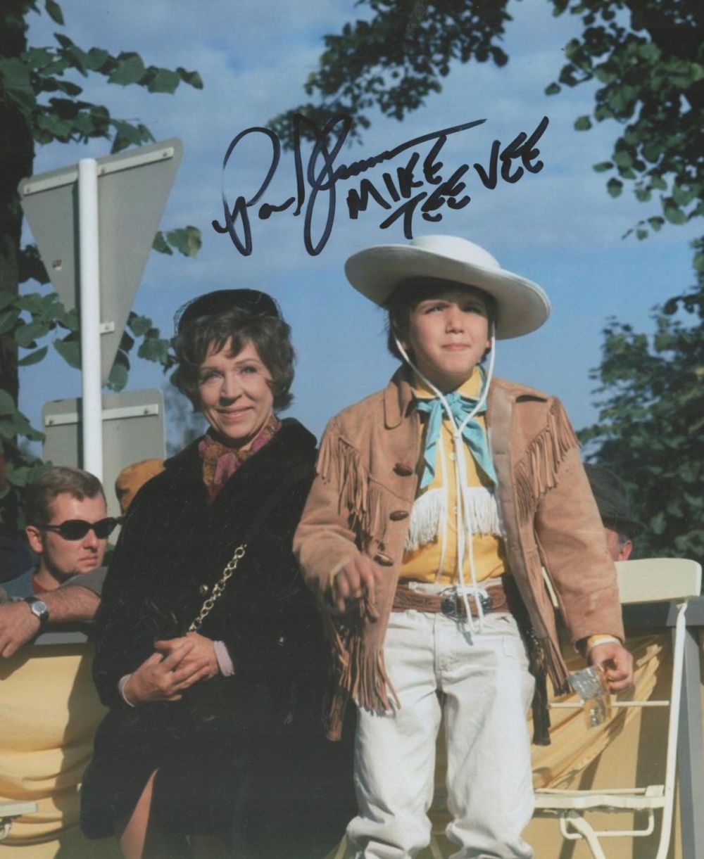 Lot 225: Paris Themmen signed Willy Wonka and the Chocolate...