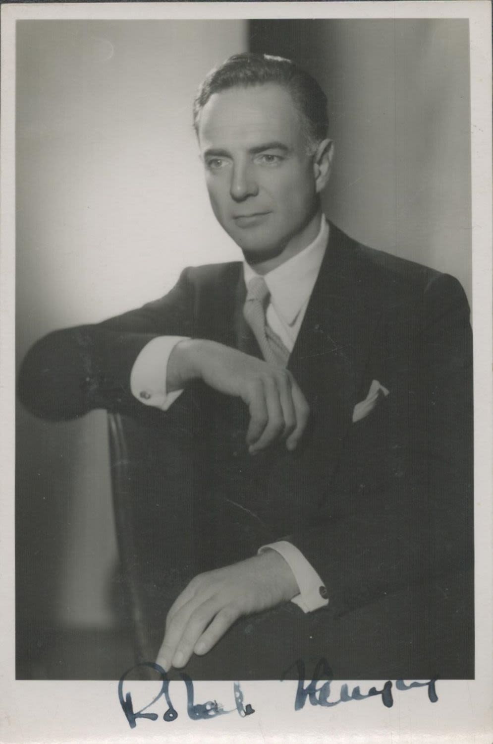 Lot 262: Robert Flemyng signed vintage black & white photo...