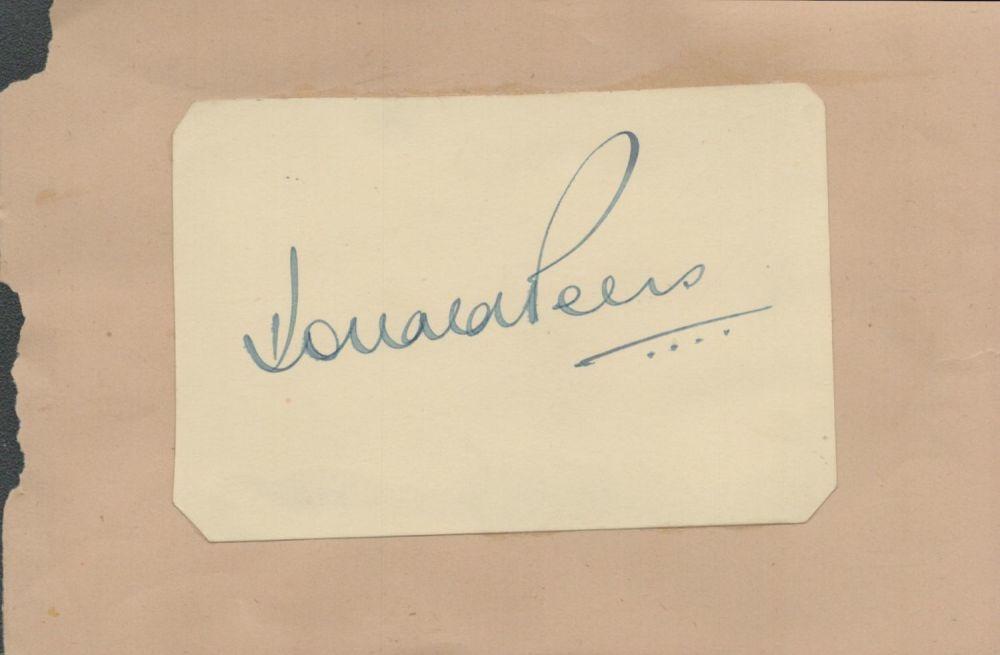 Lot 265: Donald Peers signed autograph on a small card...