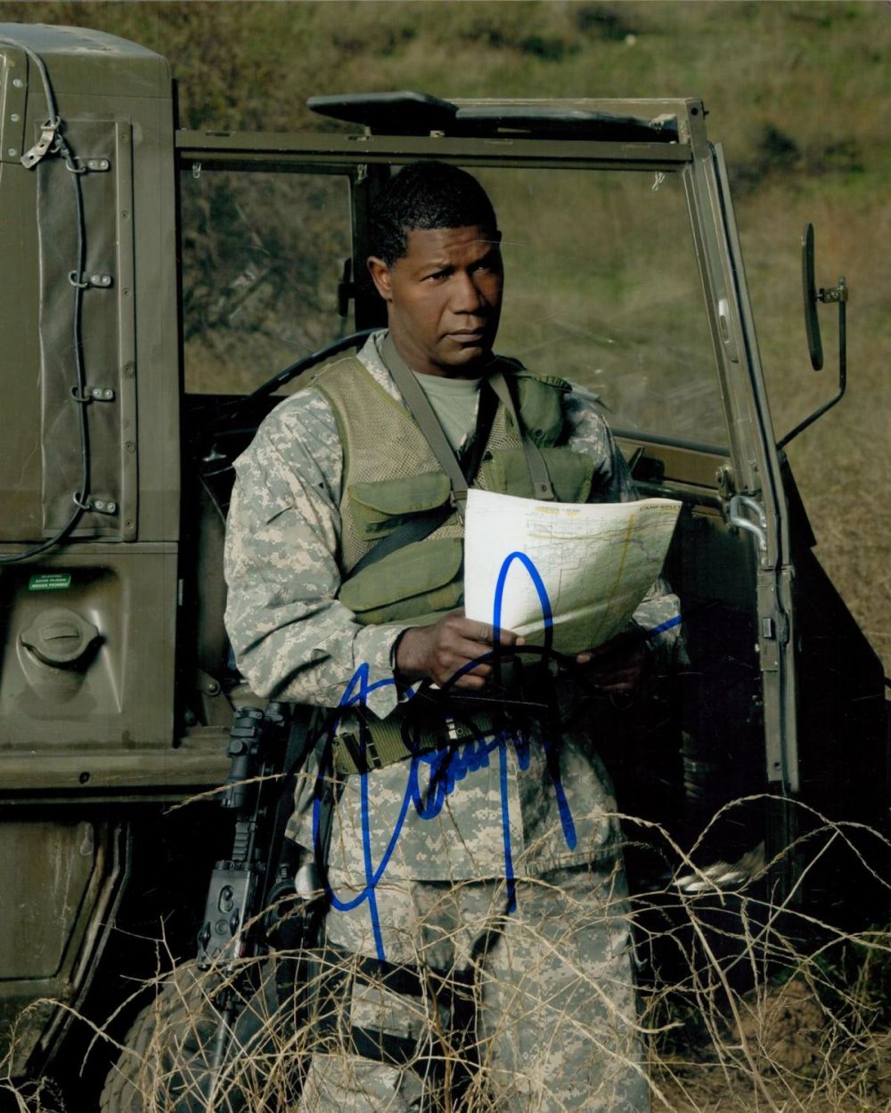 Lot 486: Dennis Haysbert signed 10x8 inch colour photo. Good...