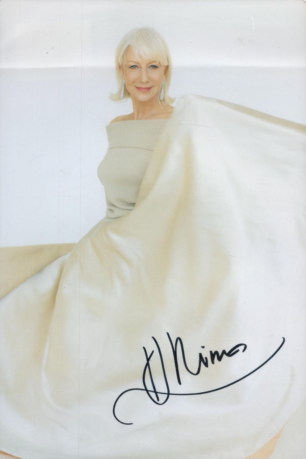 Lot 147: Helen Mirren signed 12x8 inch colour photo crease...